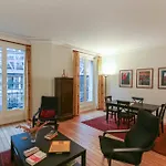 T2 Apartment On The Banks Of The Seine