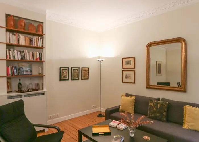 T2 Apartment On The Banks Of The Seine