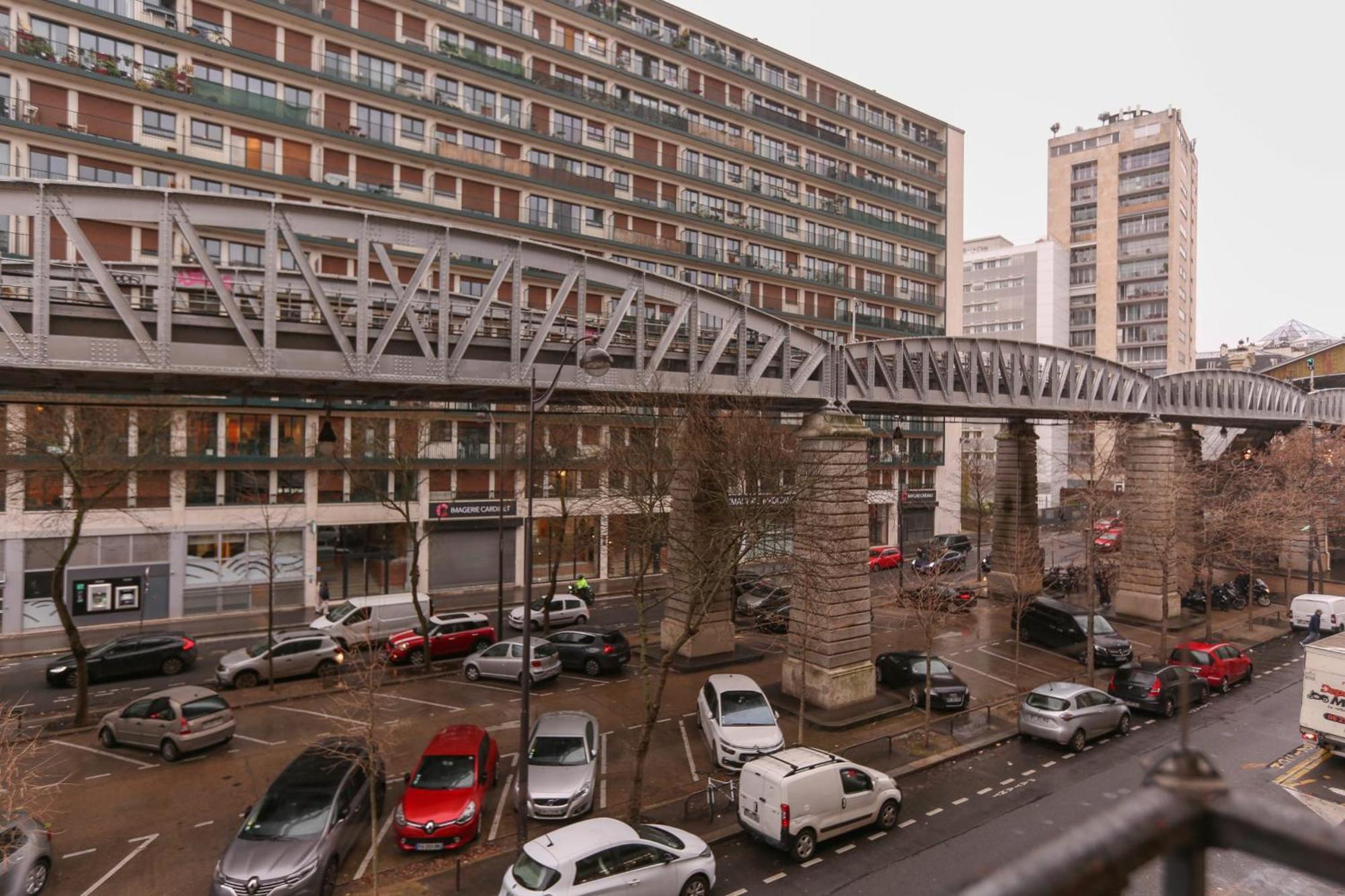 T2 On The Banks Of The Seine * Parijs